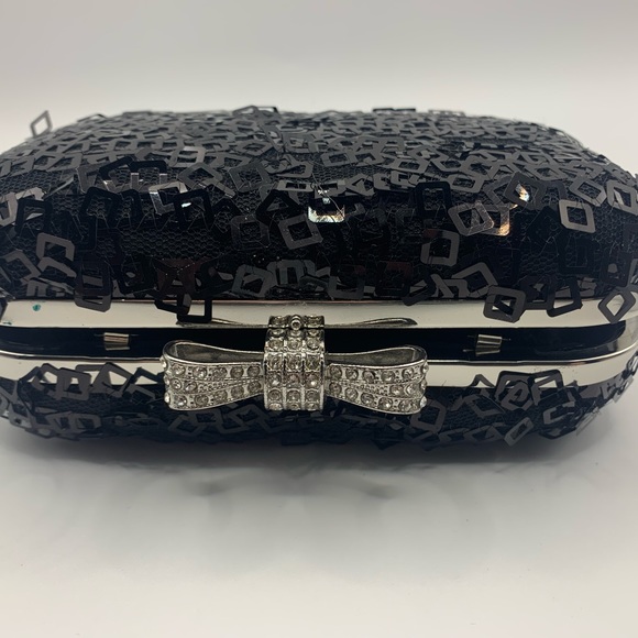 Bow Clutch - Picture 4 of 9